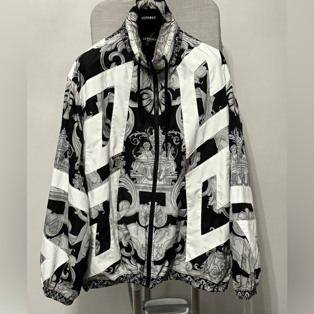Versace Tracksuit – Bold Luxury, Iconic Style